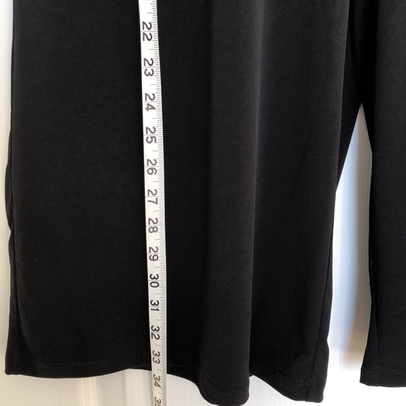 Susan Graver Black Palazzo wide leg pants. Cropped length. Side pockets. Size M - Picture 3 of 8